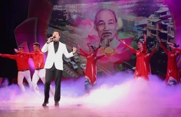 Chuong trinh 'Qua thang 5 dang Nguoi' - Rong dai mot tinh yeu voi Bac hinh anh