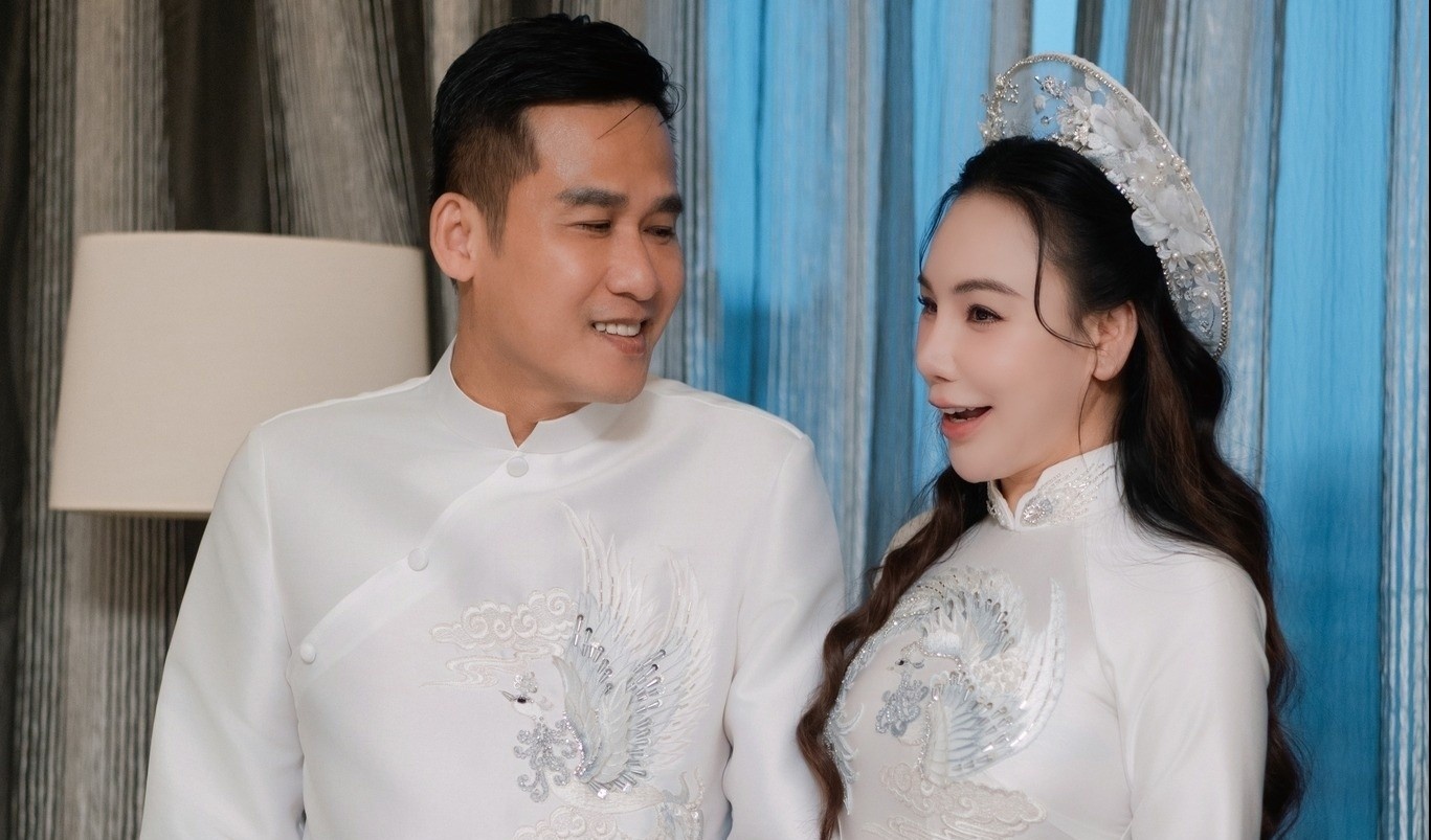 Con trai Ho Quynh Huong xuat hien trong le cuoi bo me hinh anh