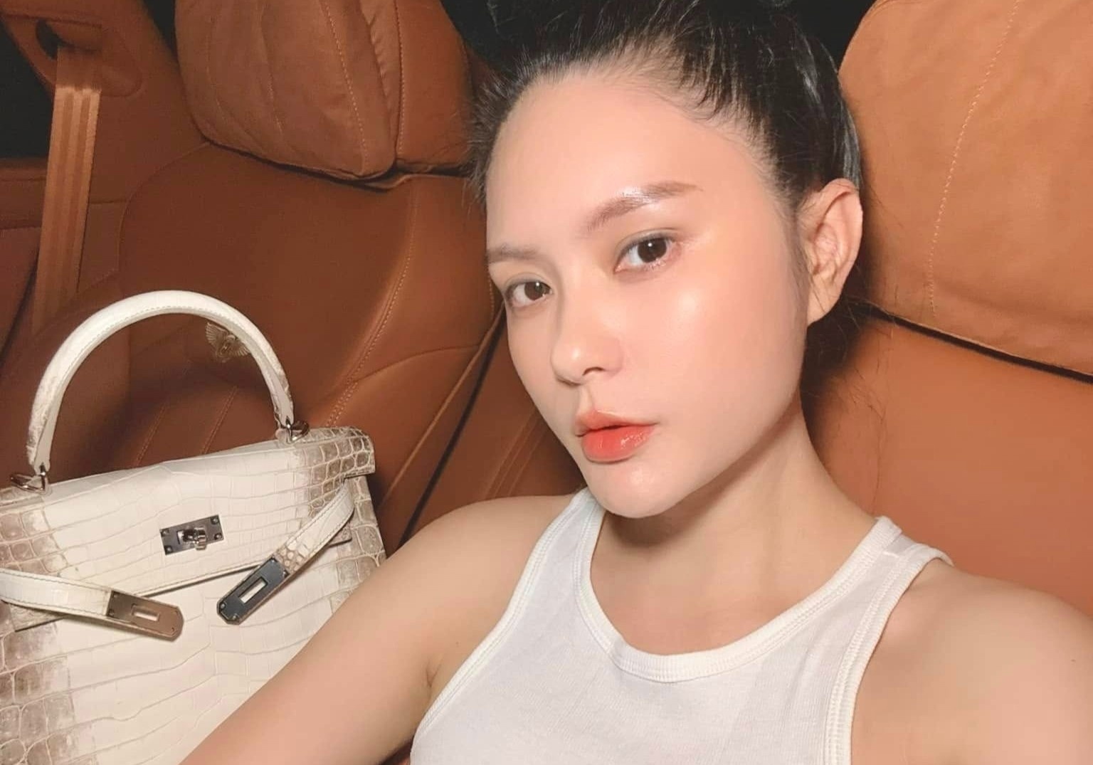 Doan Di Bang xin loi hinh anh