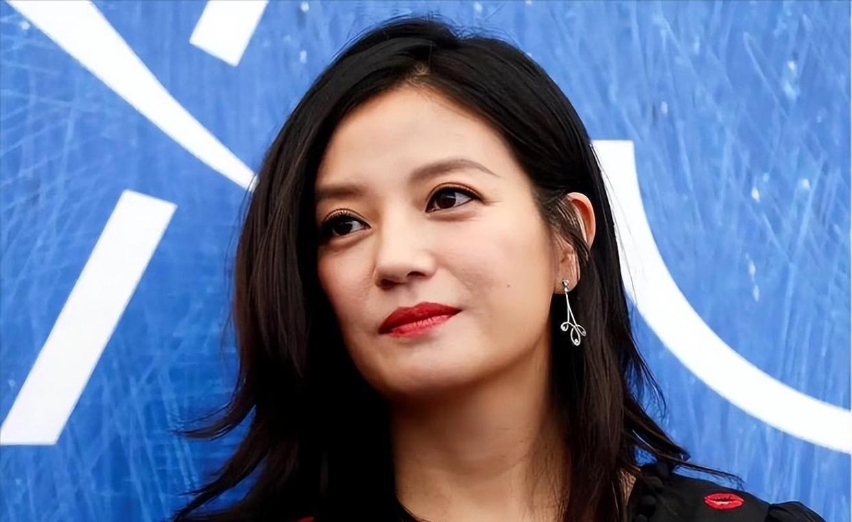 Trieu Vy sau ly hon hinh anh