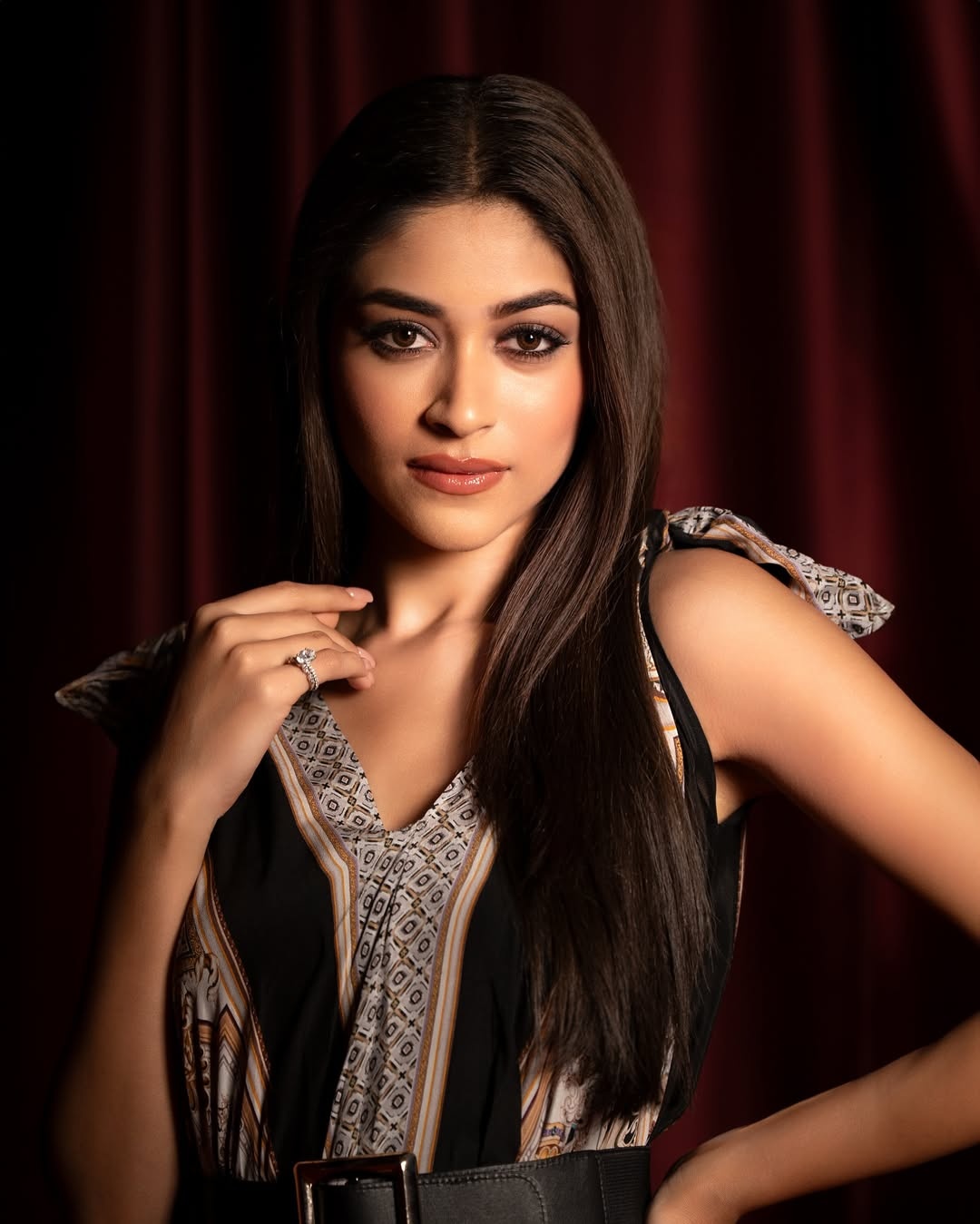 y nhi,  miss world,  hoa hau the gioi anh 1