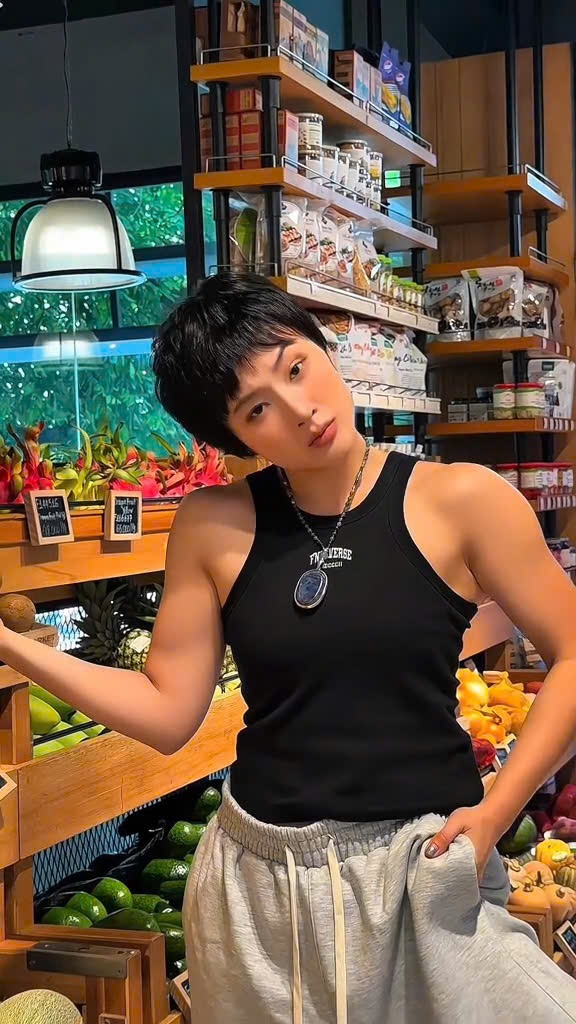 Angela Phuong Trinh,  ve ngoai Phuong Trinh,  body phuong trinh anh 2