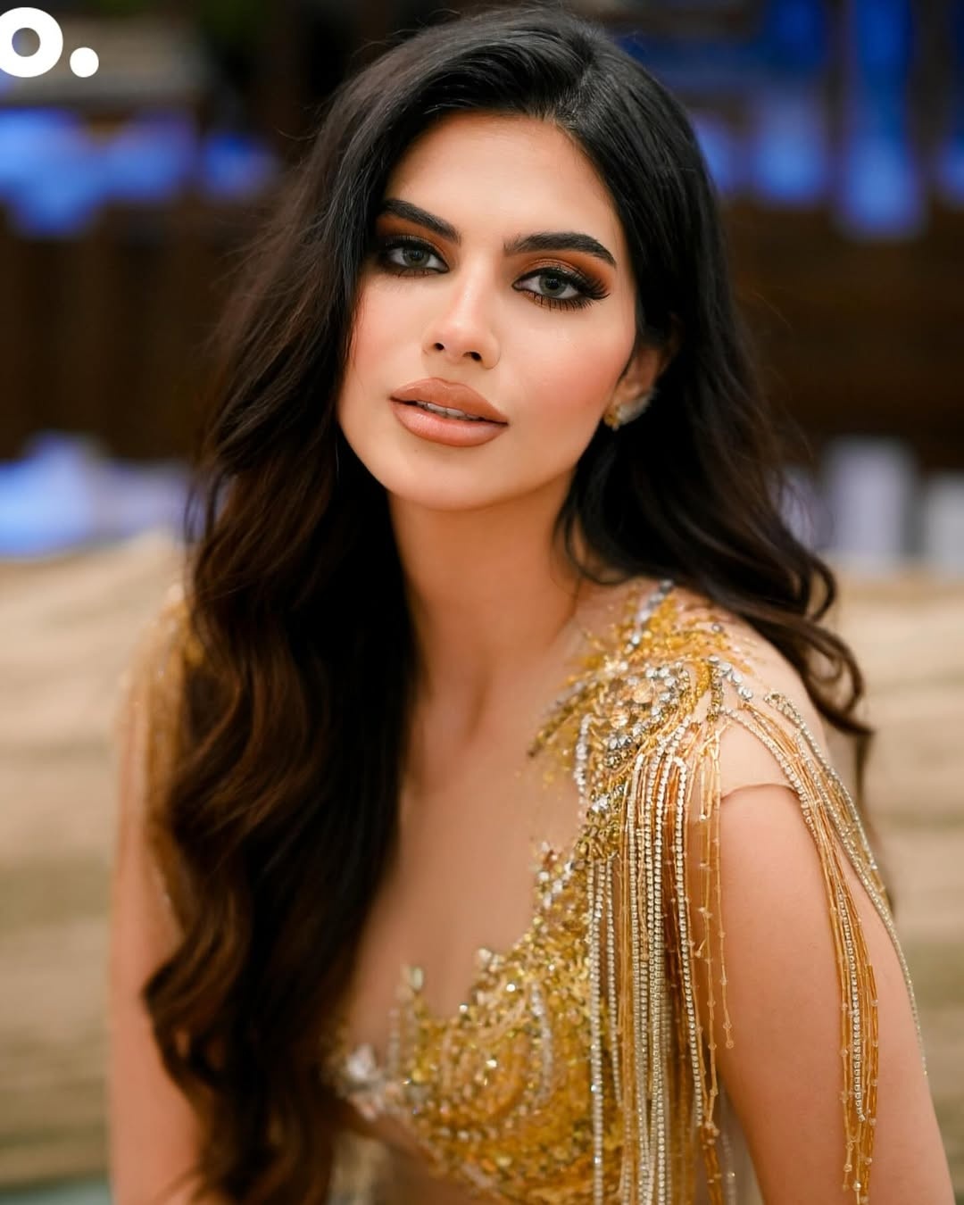 Nawat,  Rachel Gupta,  tuoc vuong mien anh 1