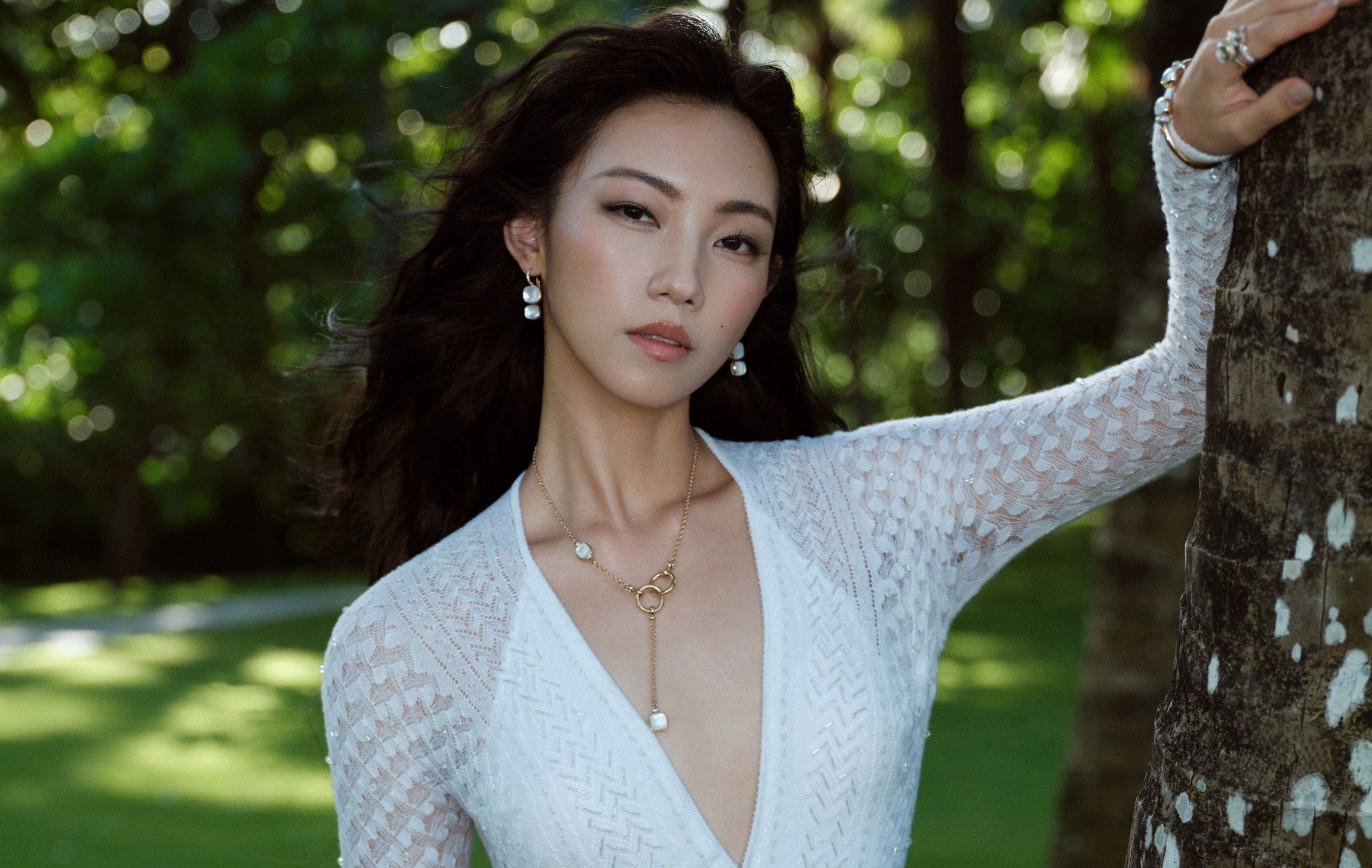 Co gai dong bom tan cung Ly Lien Kiet gay chu y hinh anh