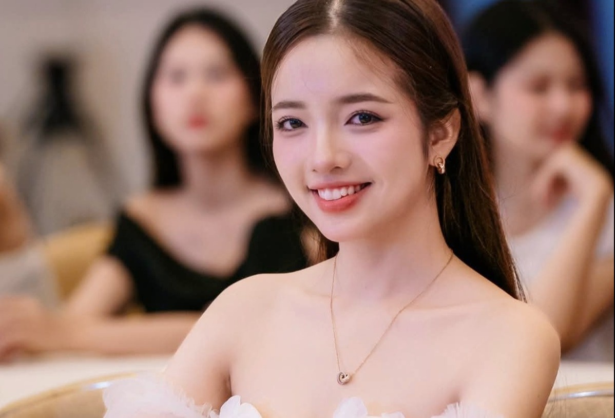 Thi sinh Hoa hau Viet Nam xin loi hinh anh