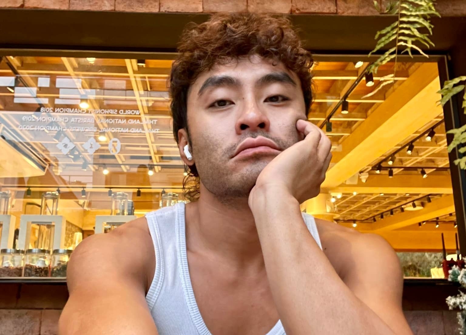 Dustin Phuc Nguyen tiep tuc vap tranh cai hinh anh