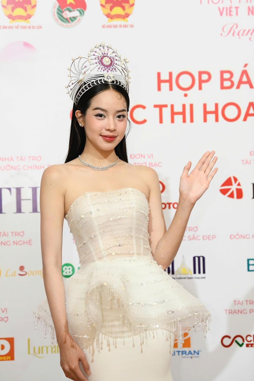 hoa hau Viet Nam, hoa hau hoan vu, miss cosmo, hoa hau trai dat, nhan hang anh 2