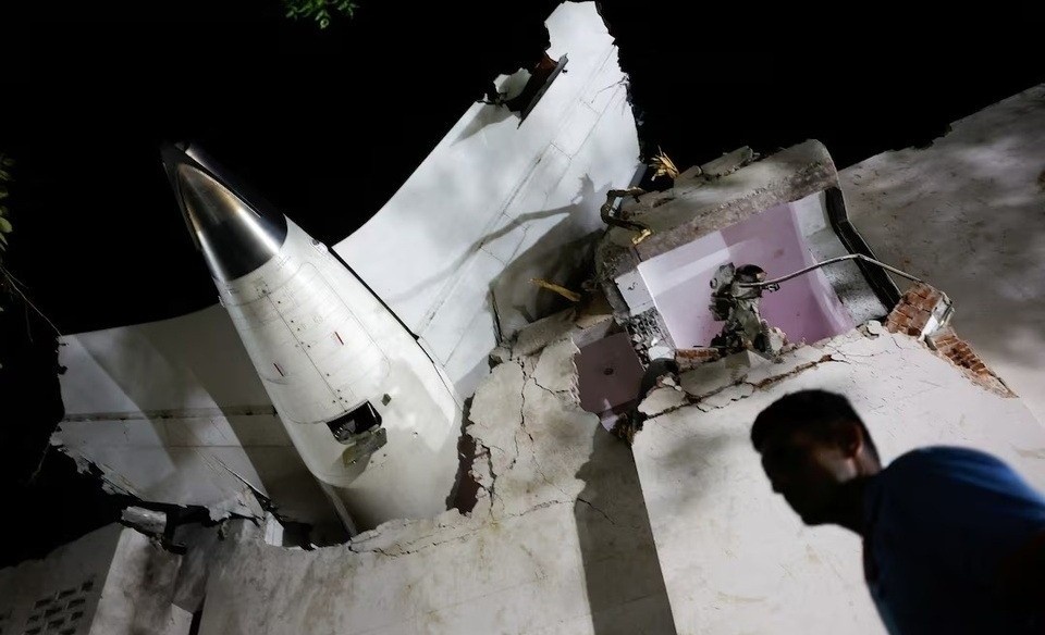 Dien vien An Do dau don khi ban than tu nan trong vu may bay roi hinh anh