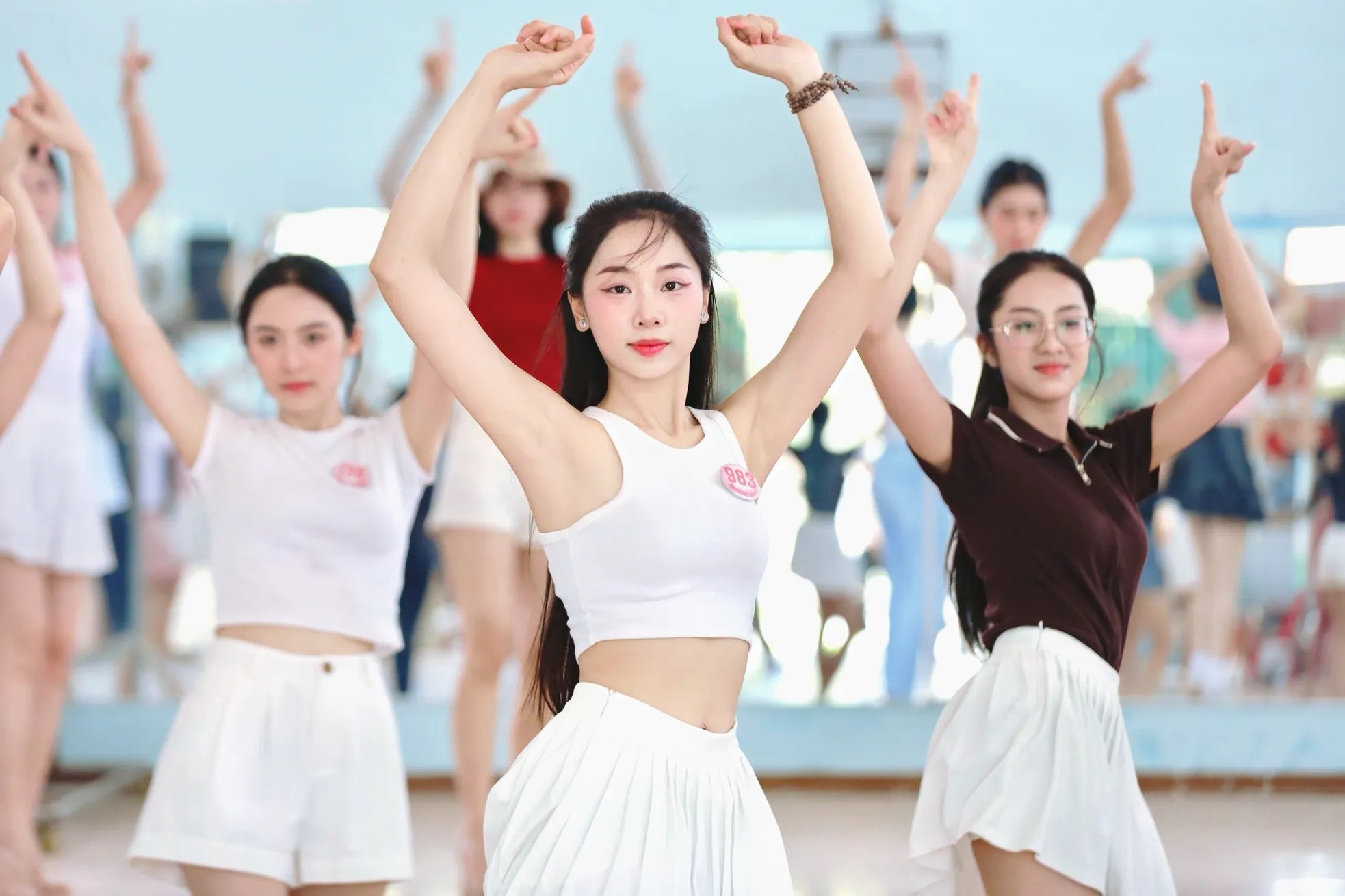hoa hau Viet Nam,  hoa hau hoan vu,  miss cosmo,  hoa hau trai dat,  nhan hang anh 1
