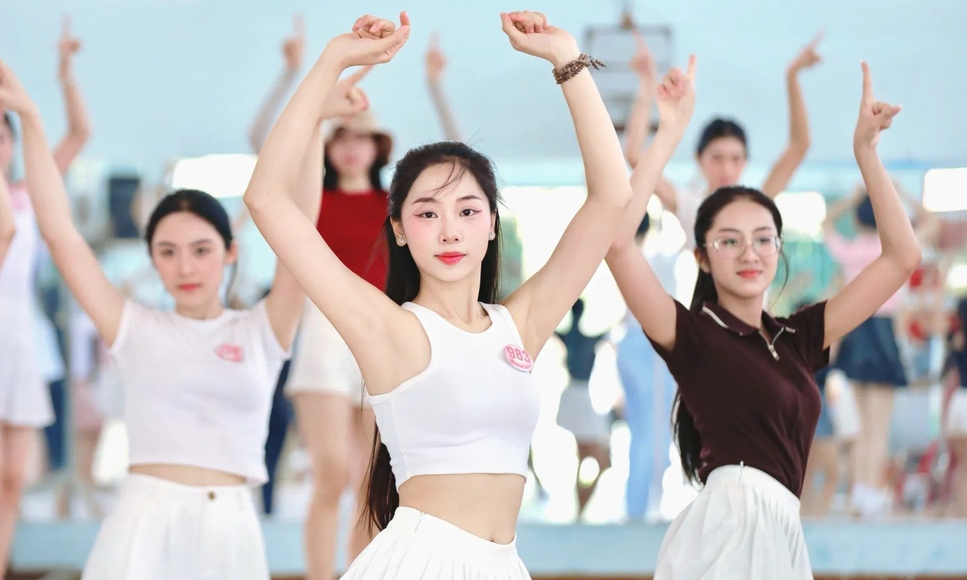 Ai dang rot hang chuc ty cho hoa hau Viet hinh anh