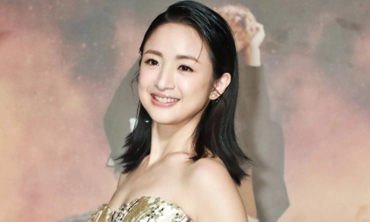 Lam Y Than sinh con trai hinh anh