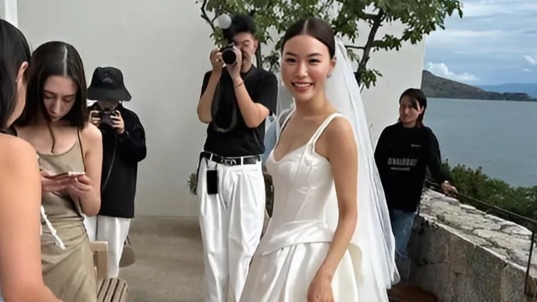 Ban gai cu cua Cao Di Tuong ket hon hinh anh