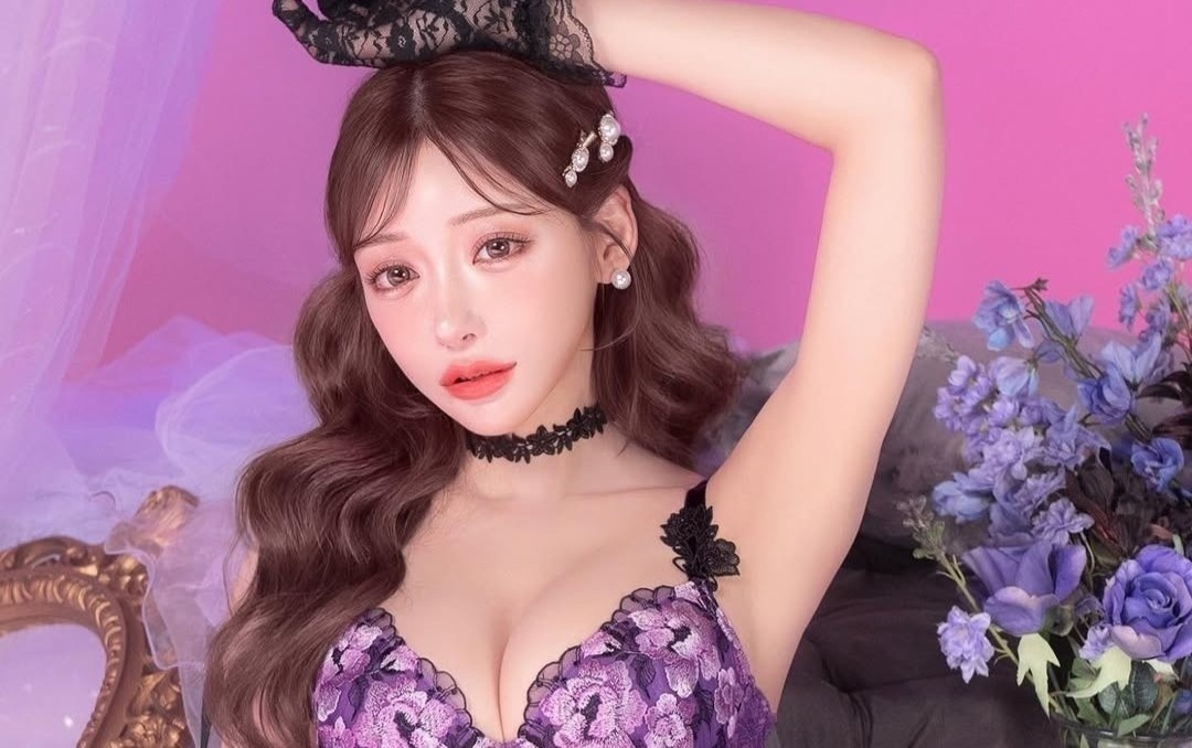 Dong thai cua nu dien vien phim 18+ Nhat giua on ao hinh anh