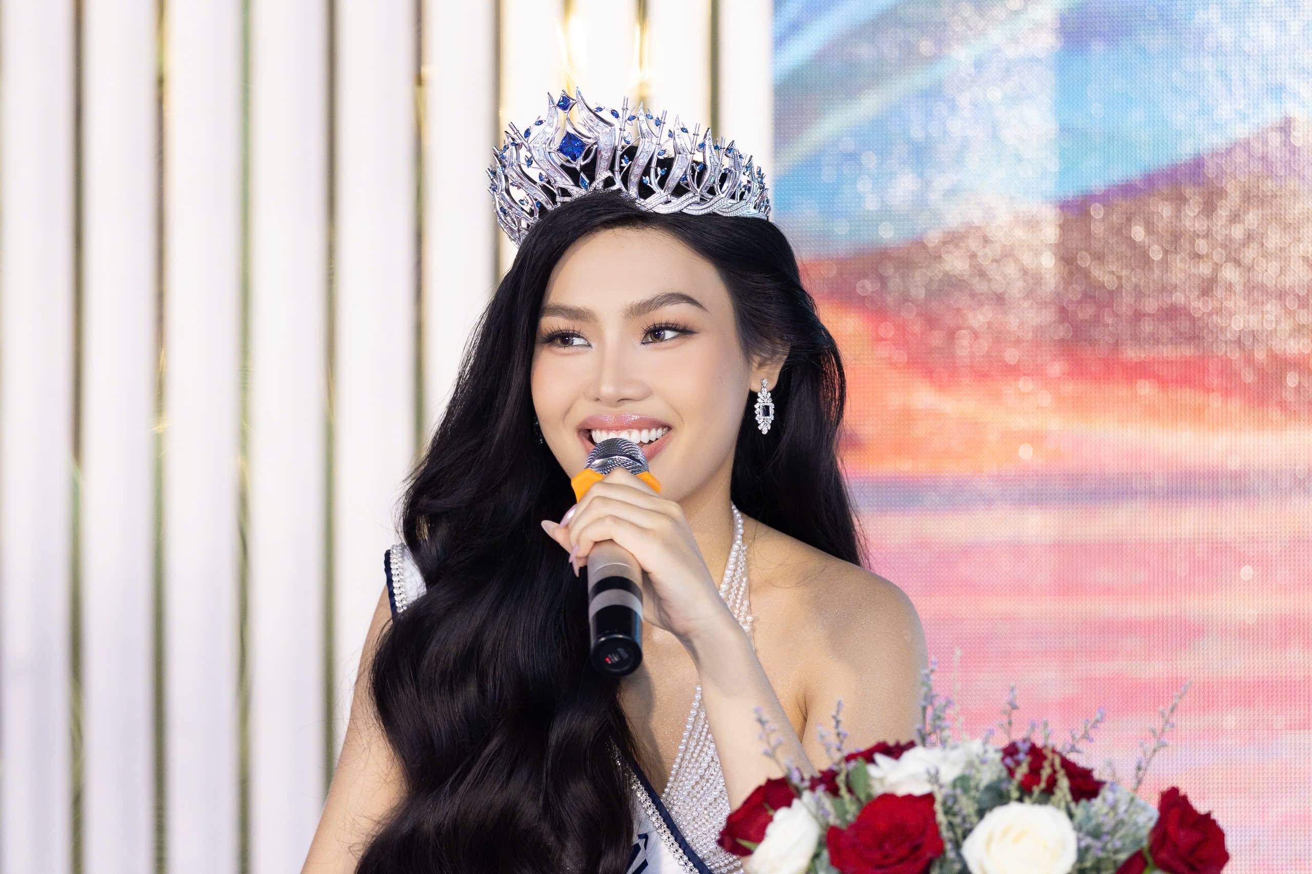 Hoa hậu Hoàn vũ Phương Linh nói về hình xăm gây tranh cãi