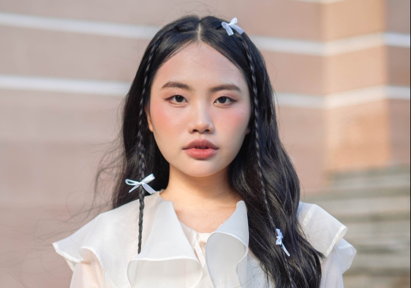 The co cua Phuong My Chi hinh anh