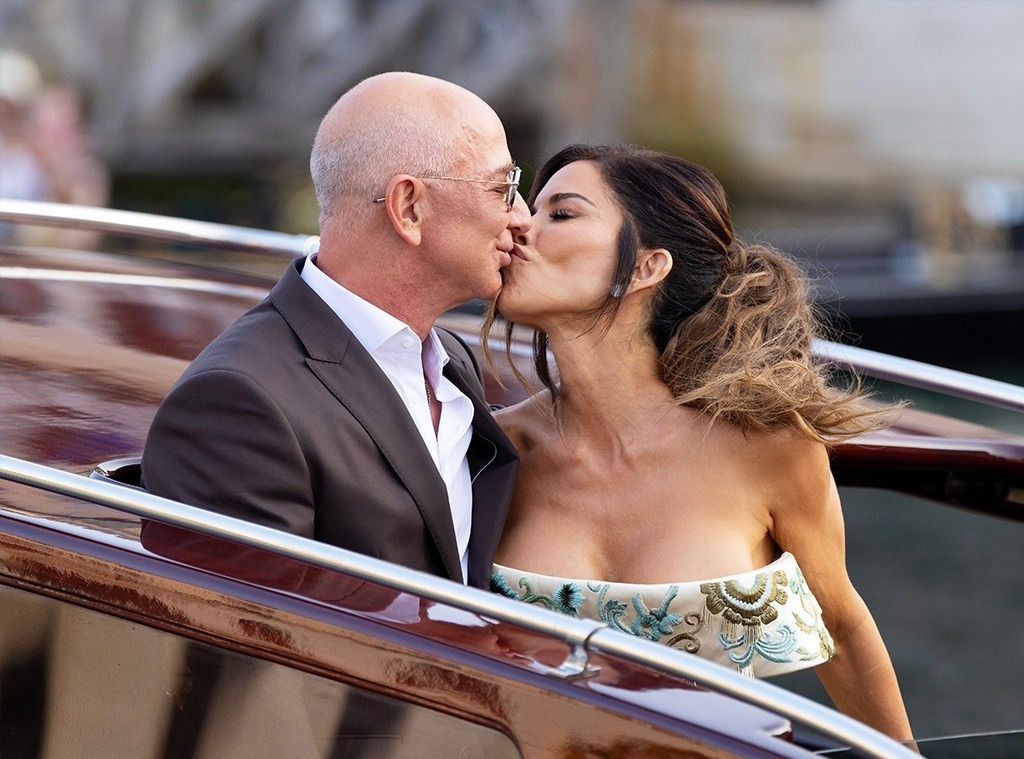 Jeff Bezos,  may bay rieng,  un tac anh 1