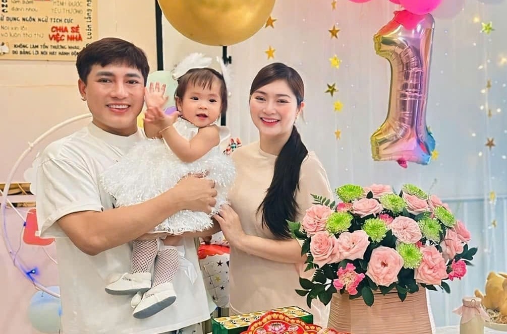 Thanh Truc khoe anh chong Chau Khai Phong hinh anh