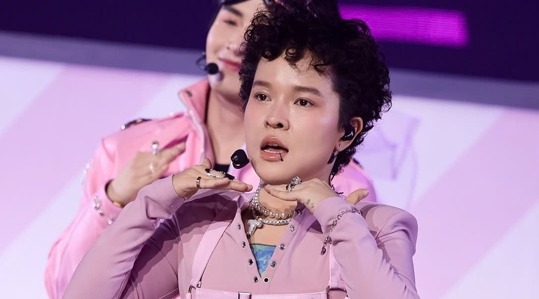 Cu truot cua Tien Tien hinh anh