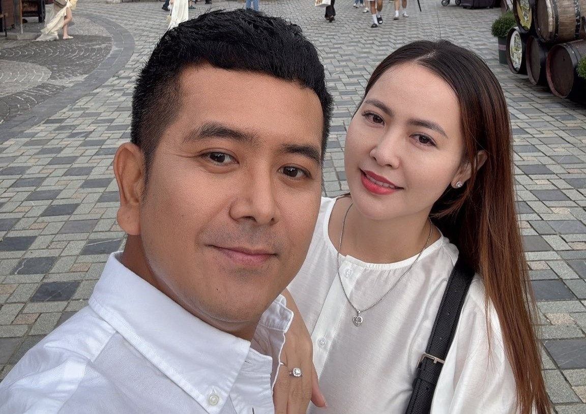 Hung Thuan dua vo di trang mat o Da Nang hinh anh