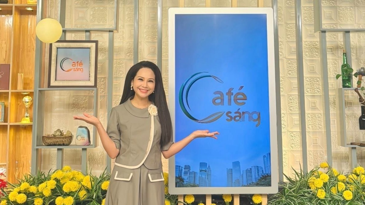 MC Mỹ Lan chia tay Cafe sáng sau 6 năm gắn bó