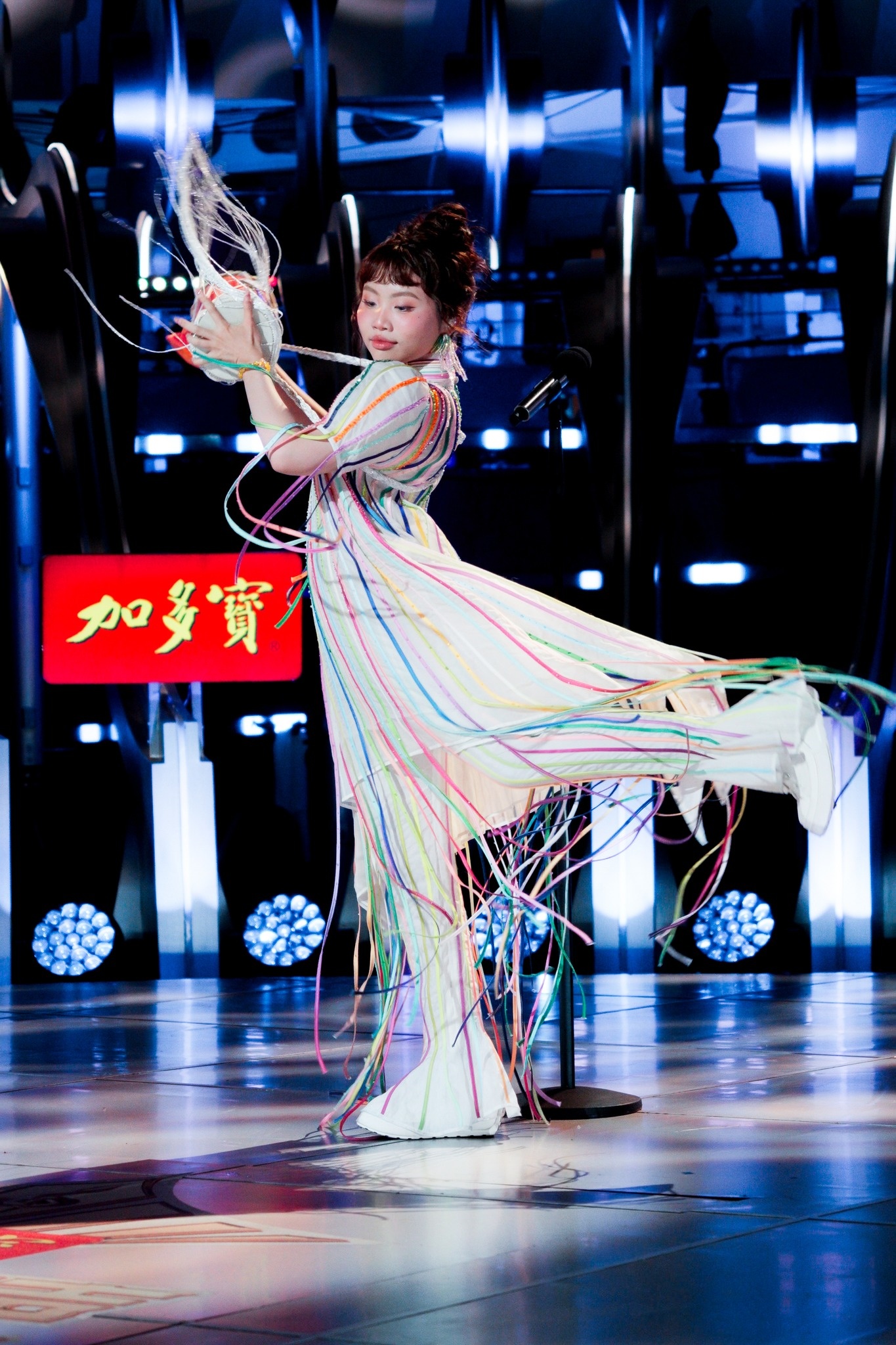 phuong my chi,  sing asia,  giong hat Viet nhi anh 3