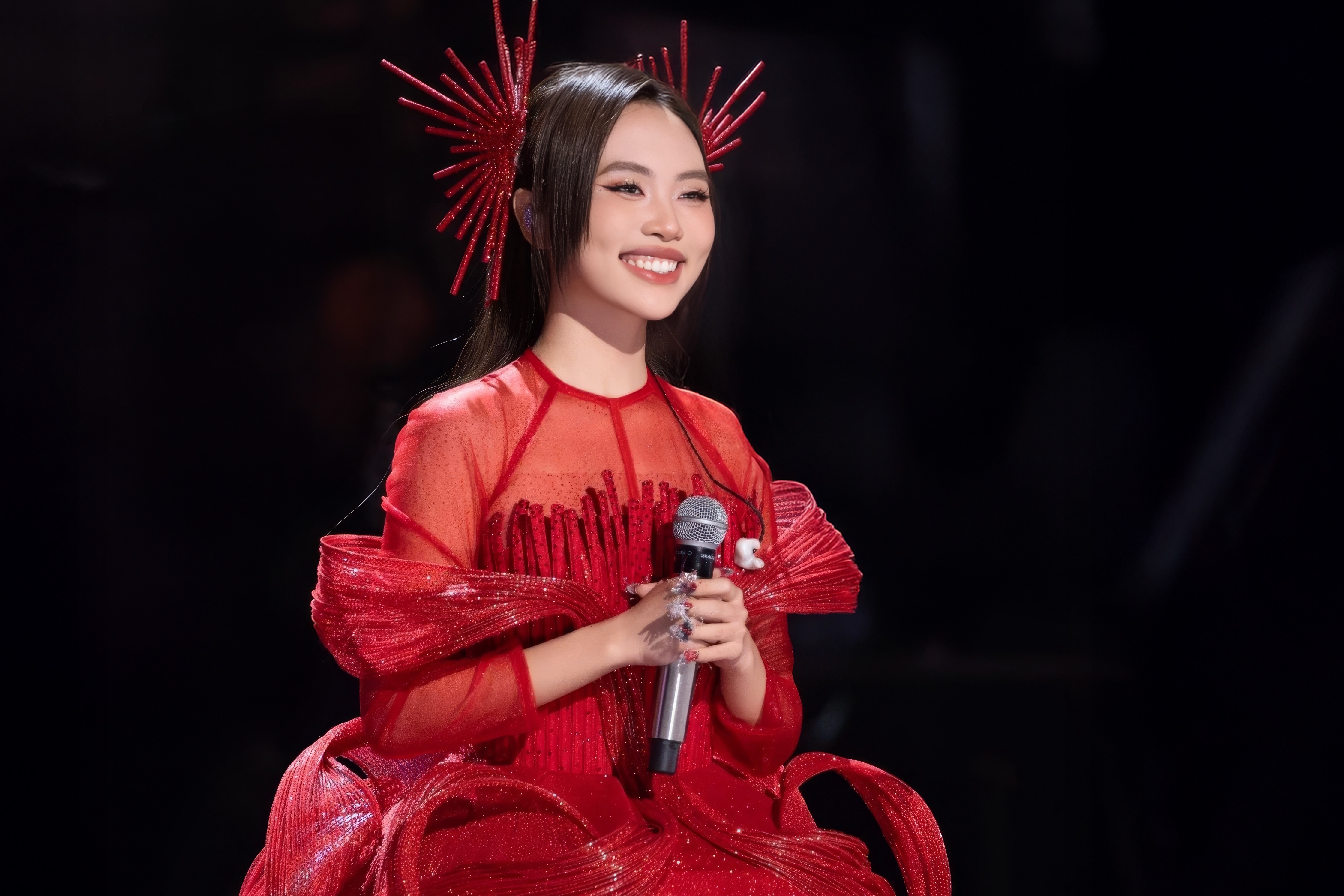 phuong my chi,  sing asia,  giong hat Viet nhi anh 2