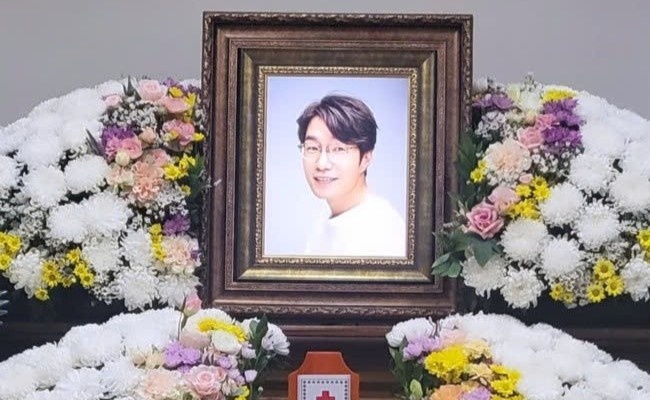 Le tang dien vien Song Young Kyu hinh anh