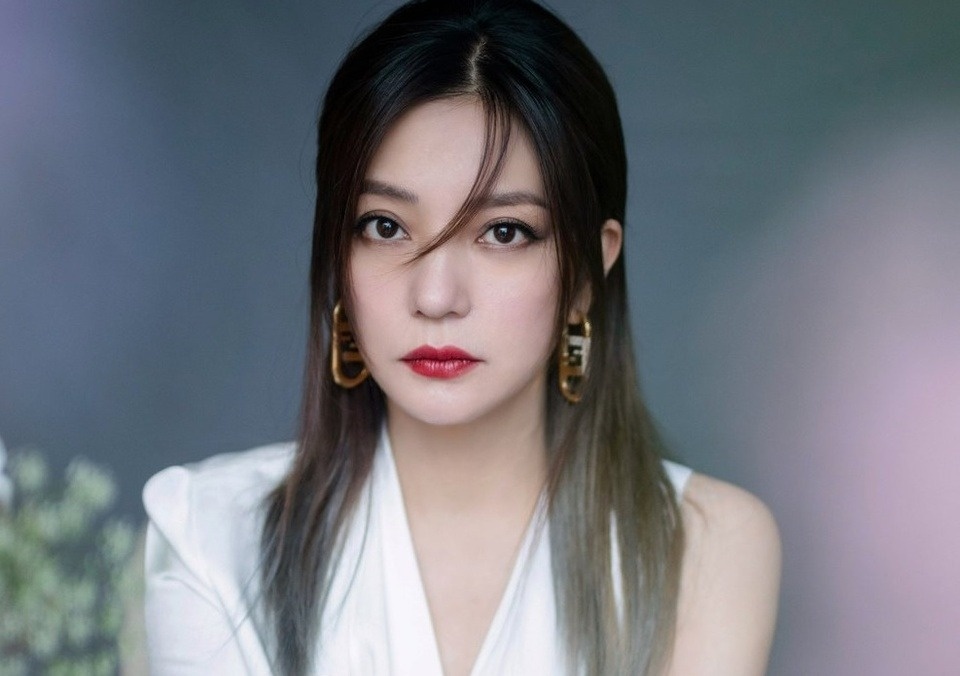 Trieu Vy bi cam giao dich co phieu hinh anh