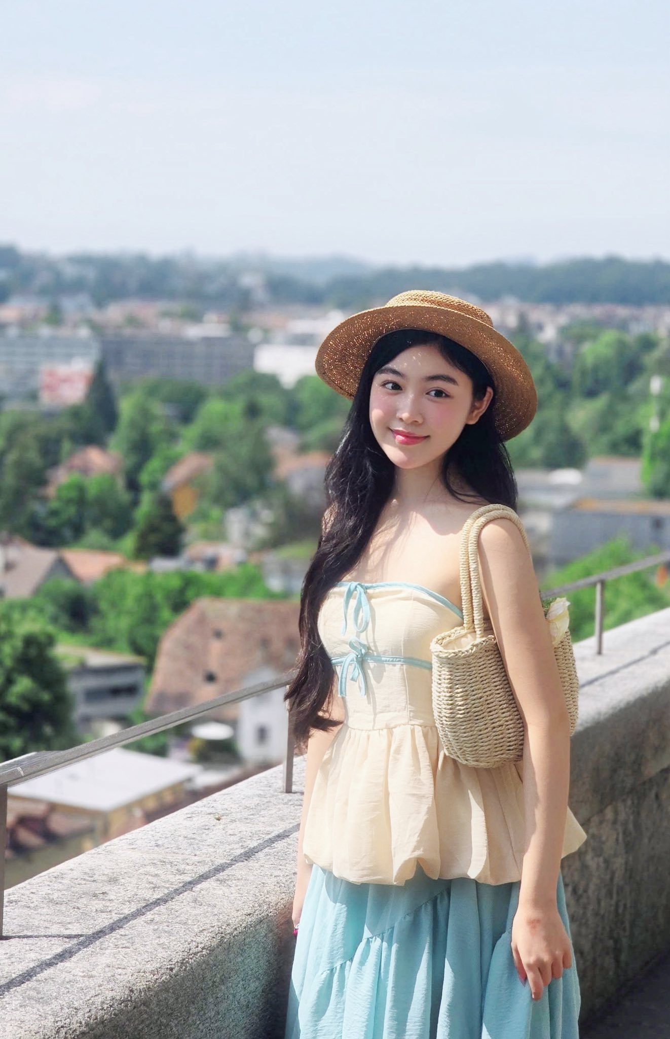 Con gái Quyền Linh gây chú ý với nhan sắc và tài năng vượt trội