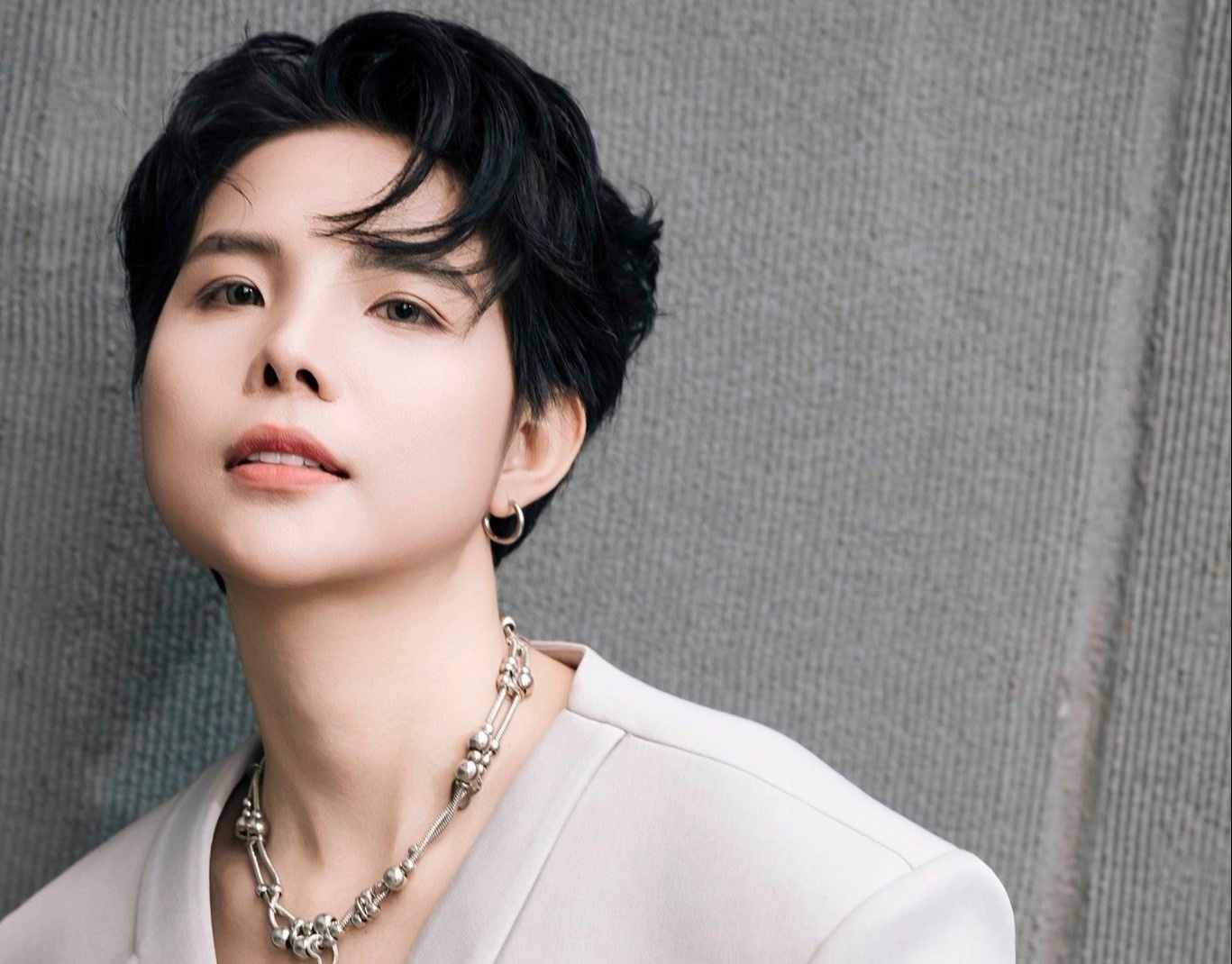 Vu Cat Tuong la 1 trong 30 anh trai 'say hi' hinh anh