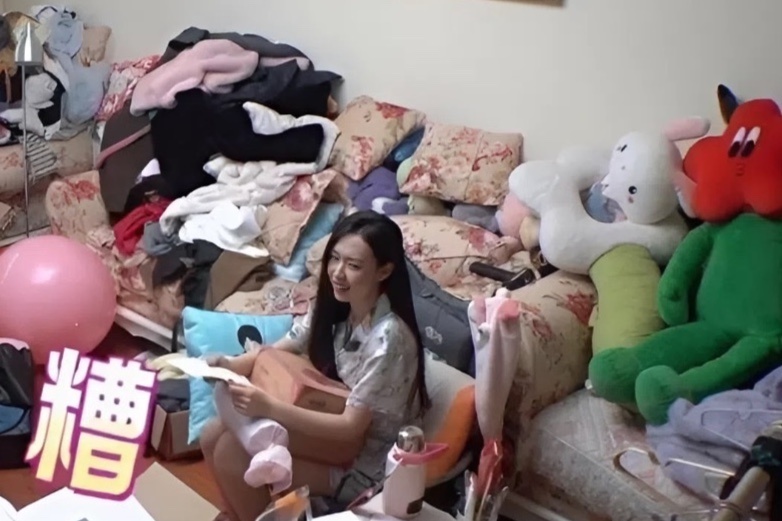 Can phong ngap do va rac gay soc cua my nhan Trung hinh anh