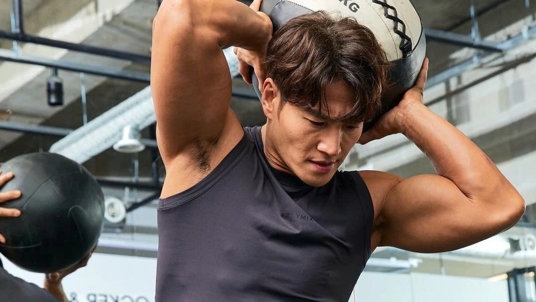 Kim Jong Kook cuoi hinh anh
