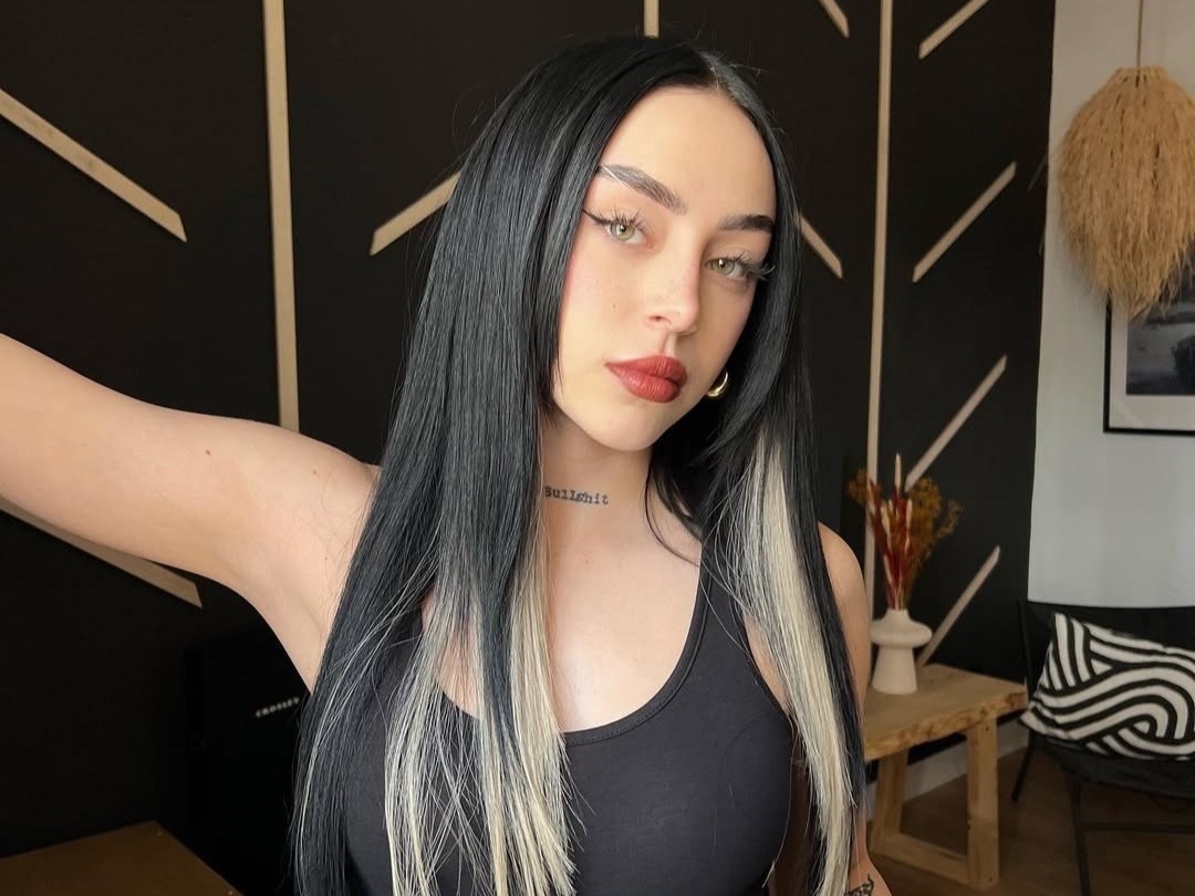 Ban gai co 22 trieu nguoi theo doi cua Yamal hinh anh