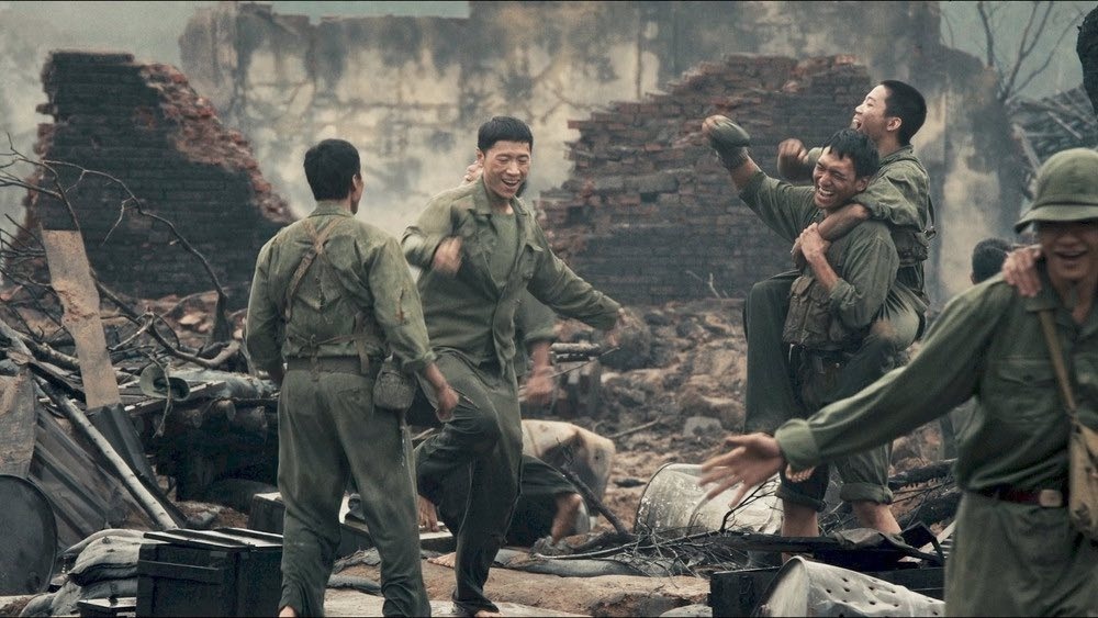 Phim Mưa đỏ bùng nổ phòng vé, dự đoán cán mốc 100 tỷ đồng