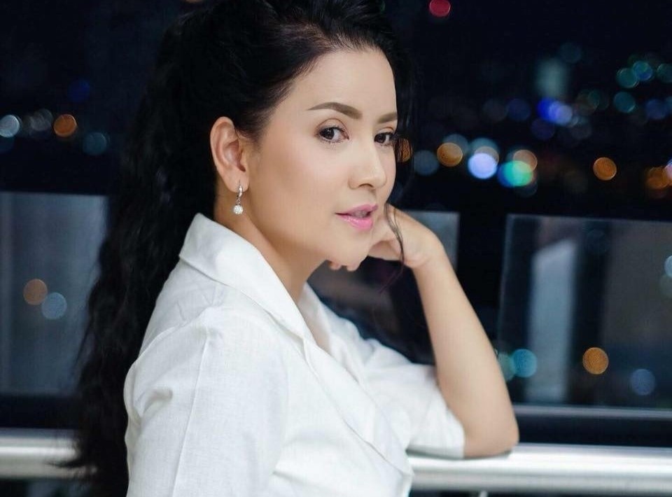 Dem cuoi tien dua dien vien Ngoc Trinh hinh anh