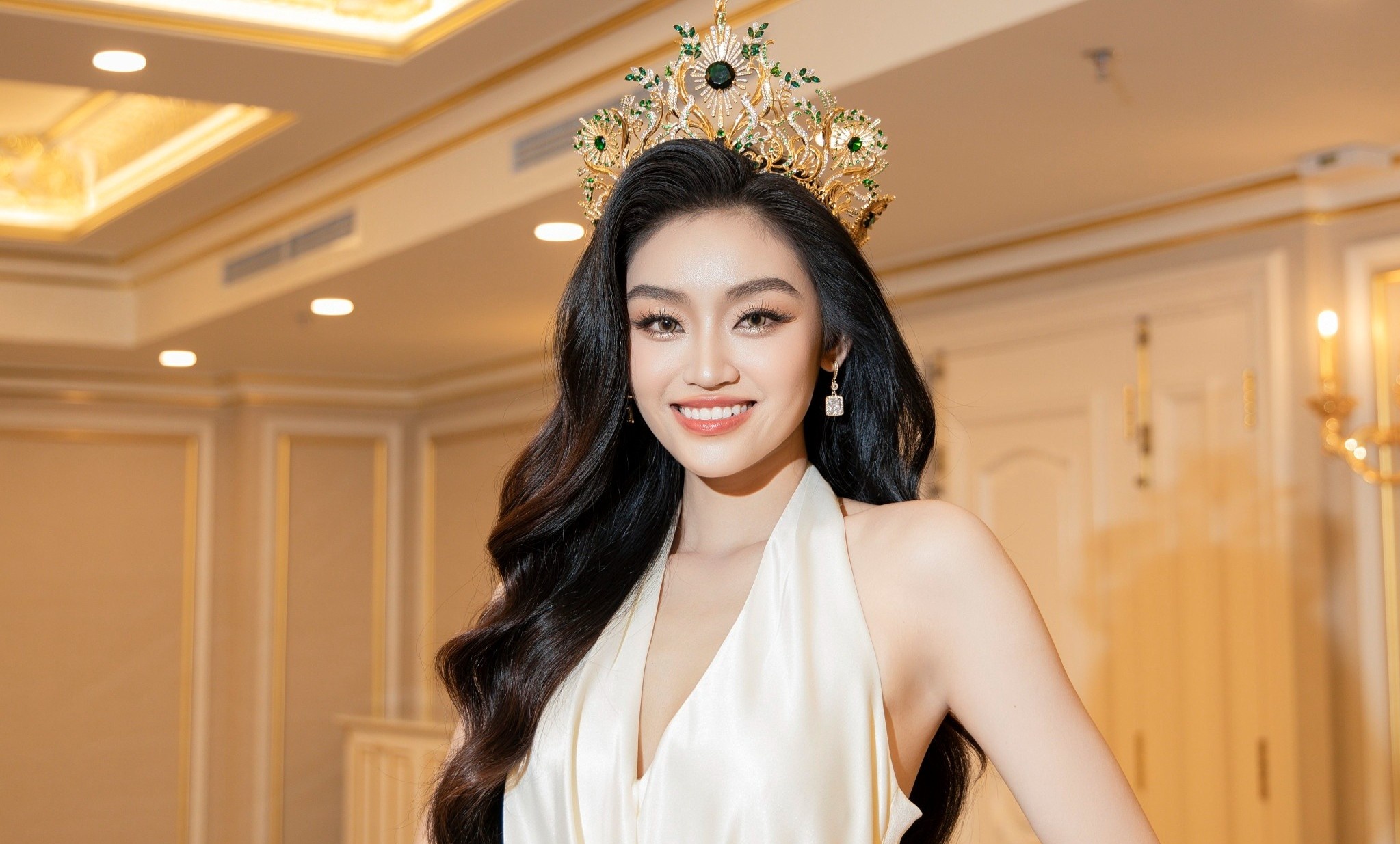 Hoa hau Yen Nhi: 'Toi cho ba me nghi lam phu ho, ban ve so' hinh anh