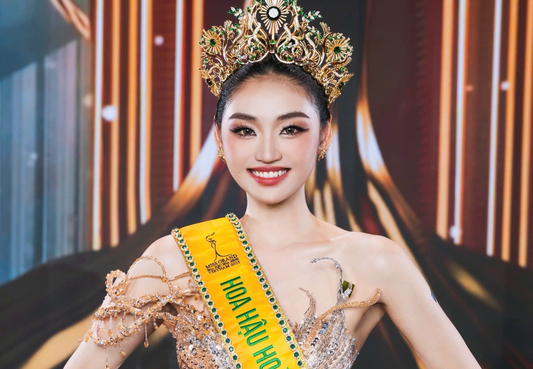 miss grand yen nhi anh 1