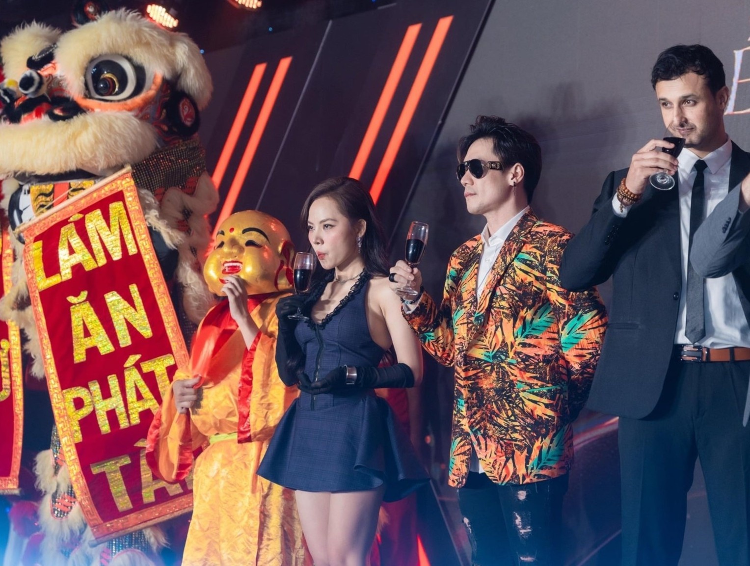 Hình ảnh Ngô Lan Hương, Khánh Phương tham gia sự kiện.