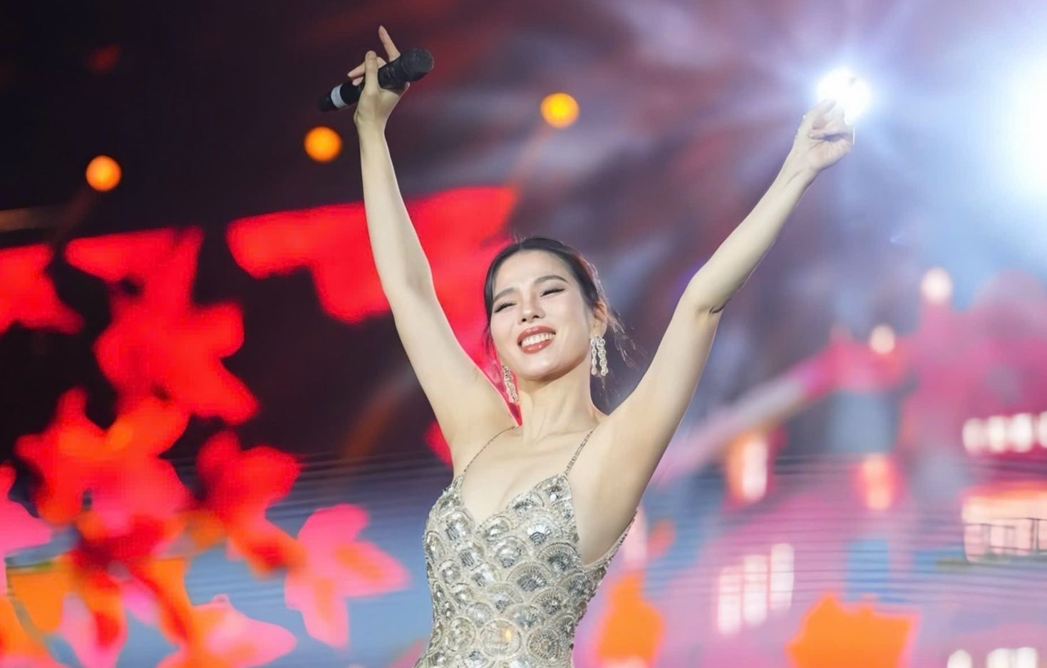 Le Quyen gay chu y hinh anh