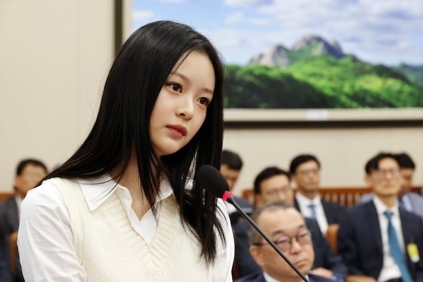 Toan canh vu nu ca si bi nguoi dan Han Quoc yeu cau xin loi hinh anh