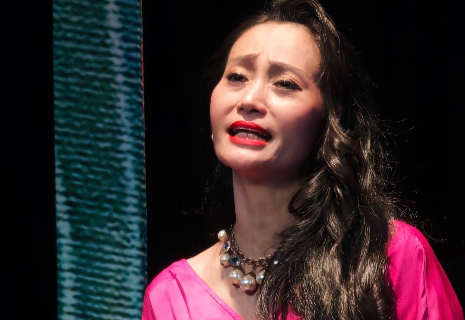 Hanh Thuy trinh bao co quan chuc nang vu bi gia mao hinh anh