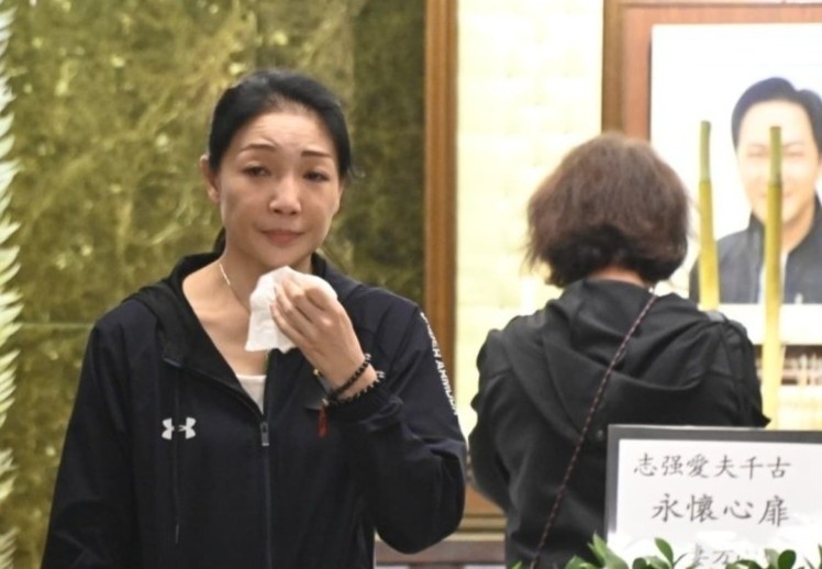 Vo khoc nghen trong le tang 'Trien Chieu' Chan Chi Cuong hinh anh