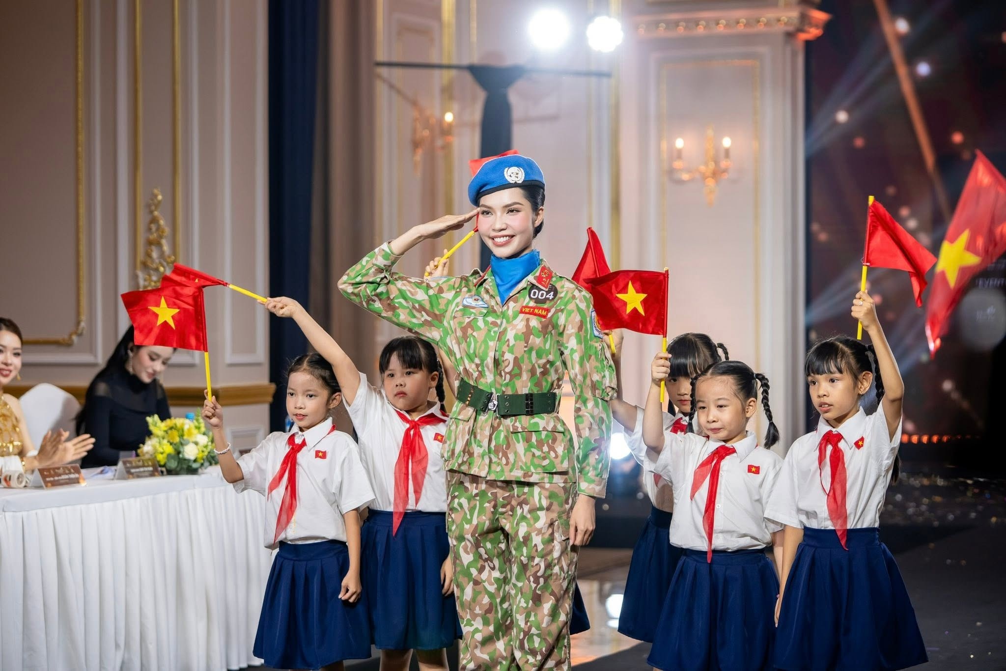 hoa hau hoa binh anh 2