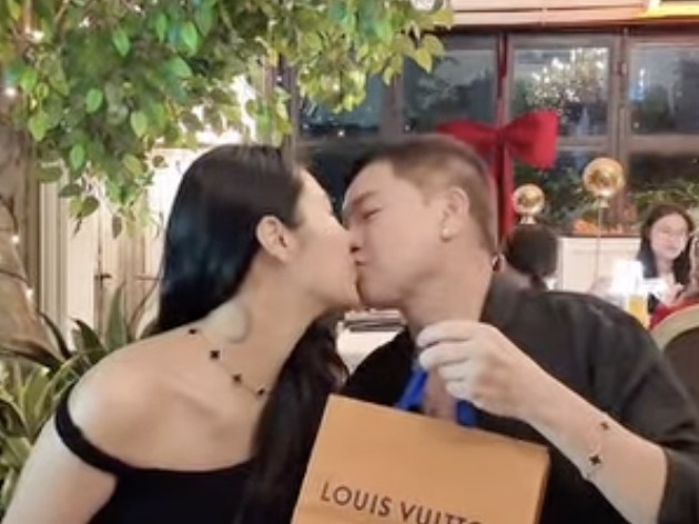 Quang Minh hon ban gai kem 37 tuoi o tiec sinh nhat hinh anh