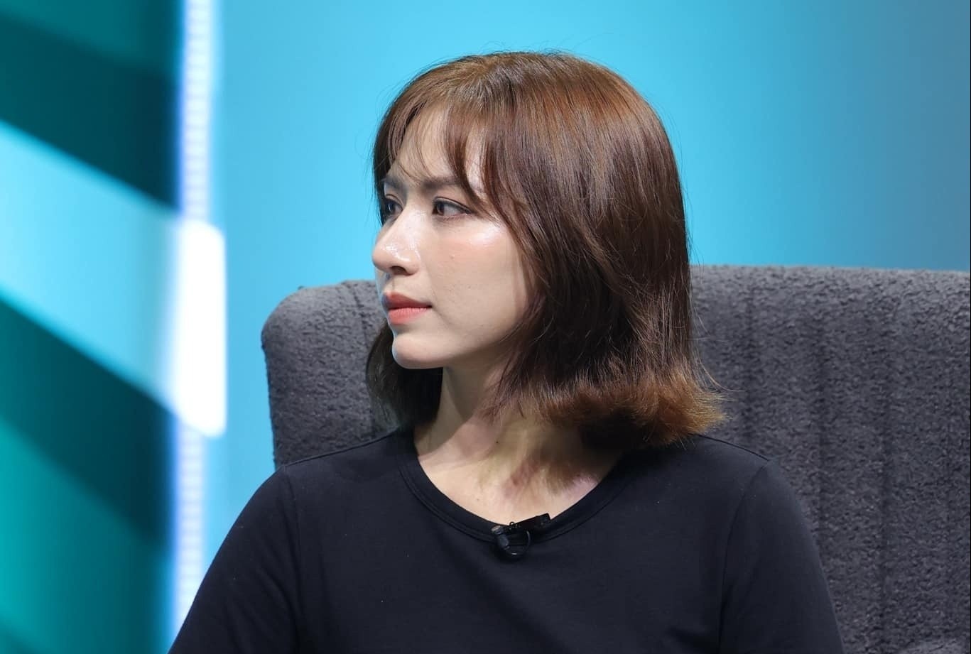 Tin Nguyen khoc khi nha o Dak Lak ngap trong bien nuoc hinh anh