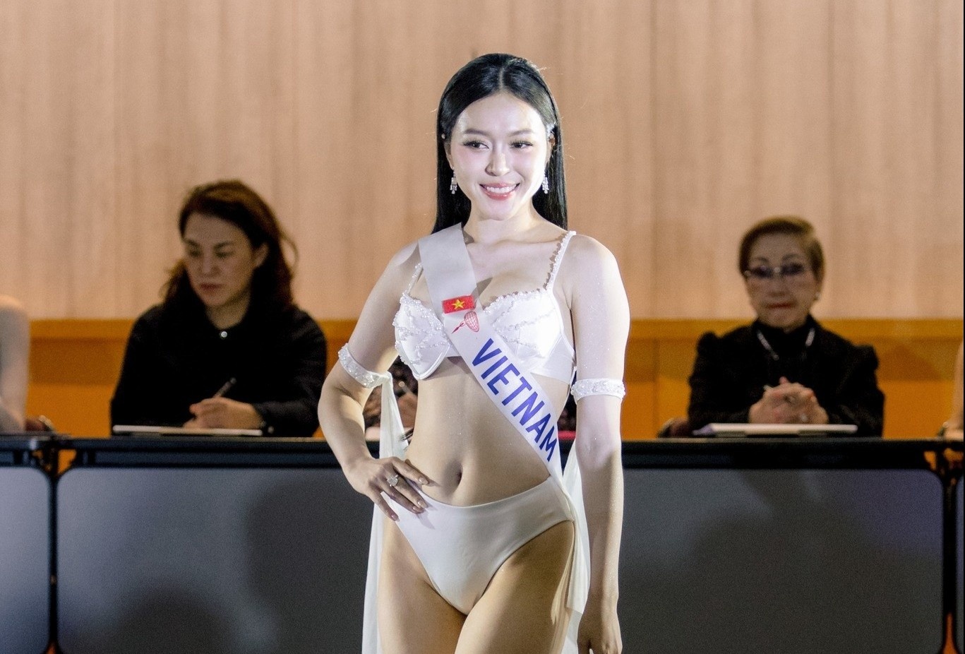 Nguoi dep nha Sen Vang tai cuoc thi o Nhat Ban hinh anh