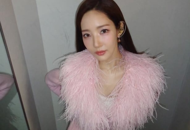 Voc dang dien vien nang 37 kg hinh anh