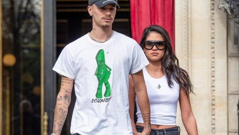 Con trai Beckham quan quyt ban gai hon 3 tuoi hinh anh