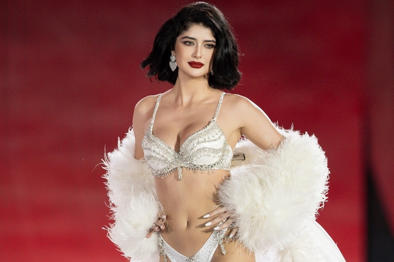 Phuong Linh va 70 nguoi dep nong bong voi bikini hinh anh