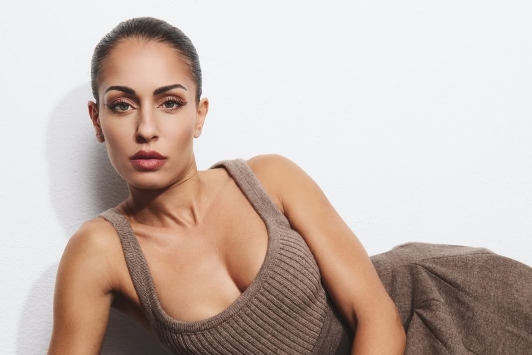 Dien vien 'cau xin quay lai' voi Hakimi la ai hinh anh